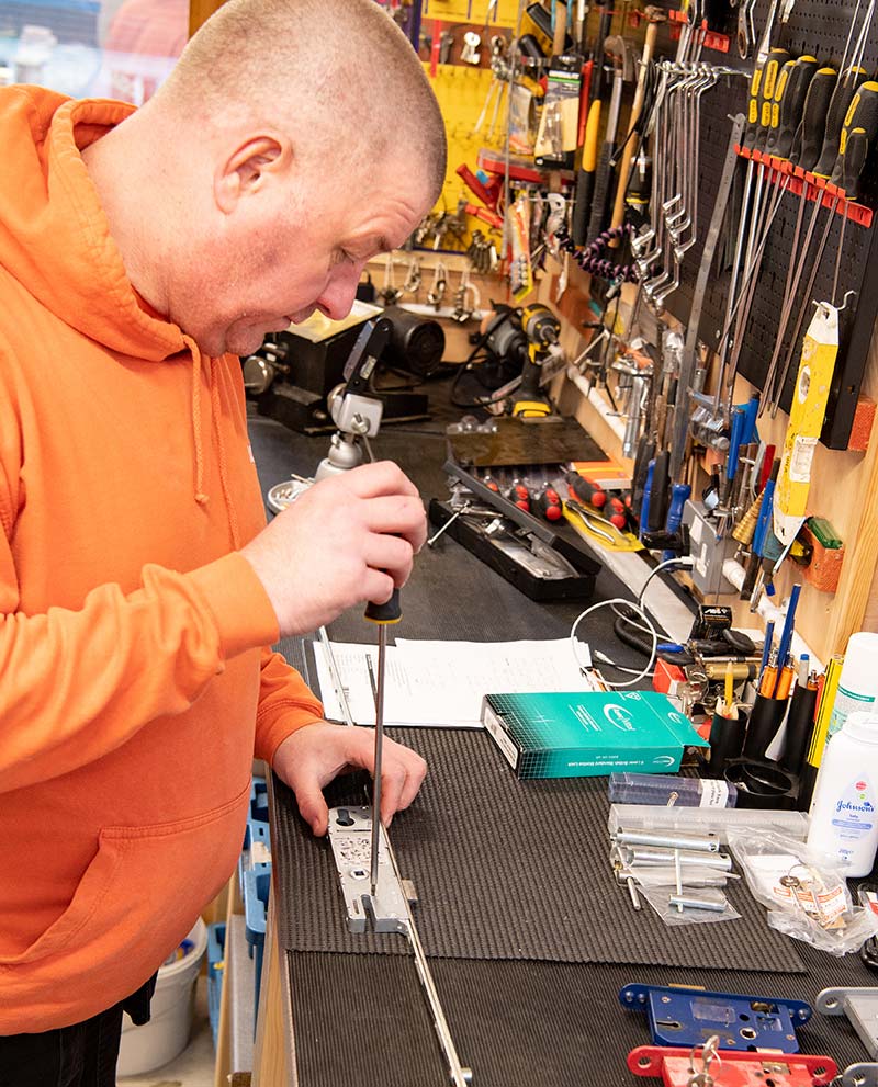 Professional Lock Fixing Service Professional Lock Fixing Service
